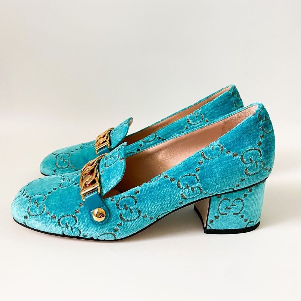 Gucci Sylvie Chain GG Velvet Pumps 38.5, 8.5
Turquoise Mid Block Heel Loafer